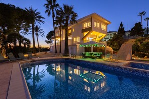 Outdoor pool - Urban Elegance by Fidalsa (Alicante)