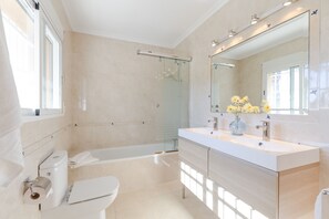 Shower, towels - Urban Elegance by Fidalsa (Alicante)