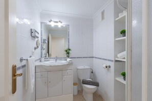 Bathroom - True Colours by Fidalsa (Orihuela)