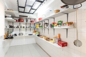 Microwave, dishwasher, coffee/tea maker, cookware/dishes/utensils
