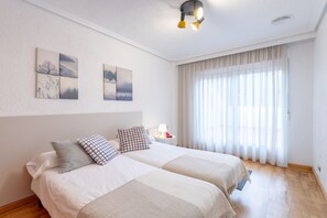 9 bedrooms, free cots/infant beds, bed sheets