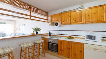 Micro-ondes, lave-vaisselle, cafetiĂšre/bouilloire