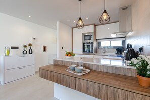 Microwave, dishwasher, coffee/tea maker, cookware/dishes/utensils