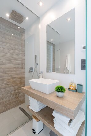 Shower dan handuk