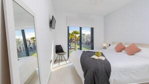 2 bedrooms, free cots/infant beds, bed sheets - Laguna Dream by Fidalsa (Guardamar del Segura)