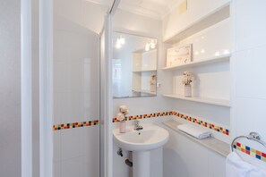 Douche, serviettes fournies