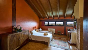 5 bedrooms, free cots/infant beds, bed sheets