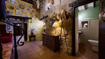 Buồng tắm vòi sen, khăn tắm