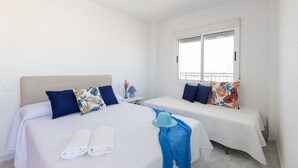 3 bedrooms, free cots/infant beds, bed sheets - Bohemian Nights by Fidalsa (Torrevieja)