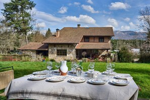 Outdoor dining - The Basque Experience by Fidalsa (Otxandio)