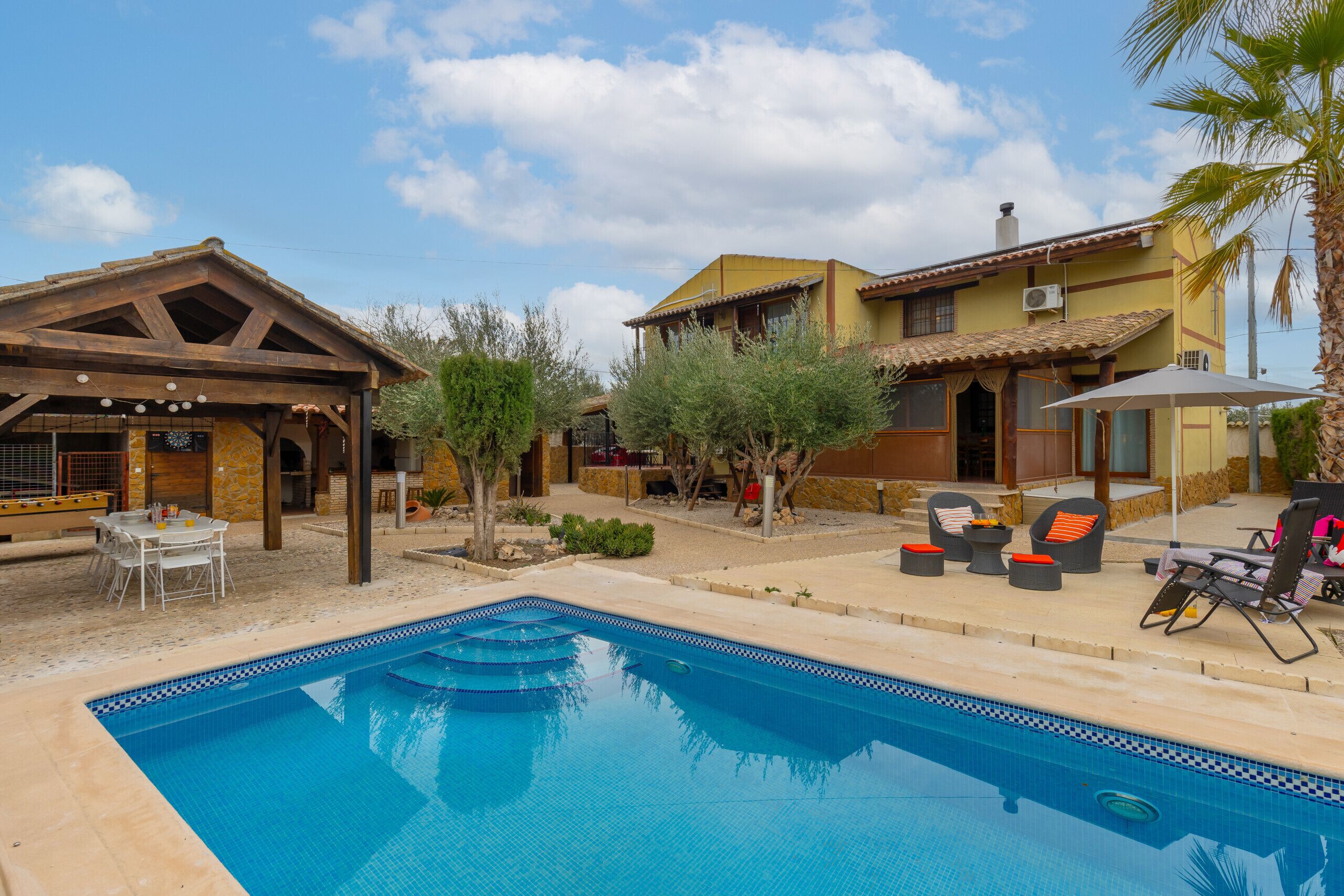 Kolam renang outdoor