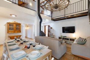 In-room dining - Countryside Treasure by Fidalsa (Lorqui)