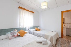 4 bedrooms, free cots/infant beds, bed sheets - Nature Alive Villa by Fidalsa (Molina de Segura)