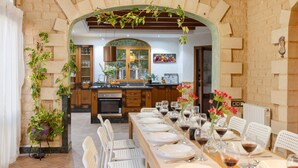 In-room dining - Private Paradise Deluxe by Fidalsa (Crevillente)