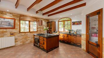 Microwave, dishwasher, coffee/tea maker