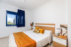 2 bedrooms, free cribs/infant beds, bed sheets - Alicante Hills Views (Alicante)