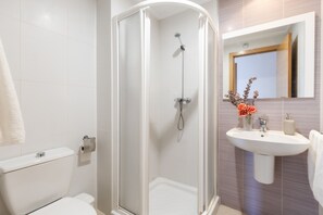 Shower, towels - Alicante Hills Views (Alicante)