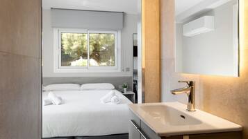 1 bedroom, in-room safe, free WiFi, bed sheets