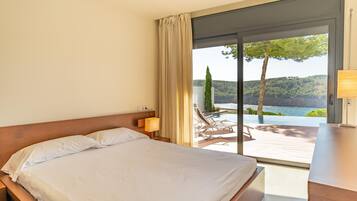 Villa | 3 bedrooms, iron/ironing board