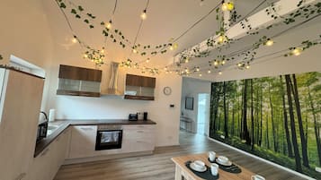 Kühlschrank, Mikrowelle, Ofen, Herdplatte