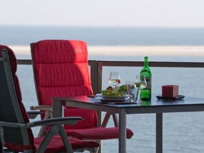 House | Outdoor dining - Sea View No 19 Comfortable Holiday Residence (Wittduen)