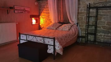 1 habitación, wifi y ropa de cama