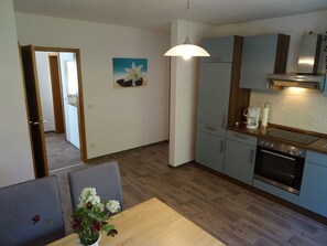 Microwave, oven, stovetop, coffee/tea maker
