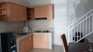 Villa – classic, 2 soverom, privat basseng, utsikt mot høyde | Eget tekjøkken