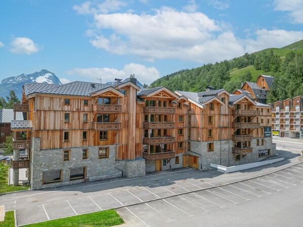 Apartment | Exterior - Apartment in Les Deux Alpes Near Glacier (Les Deux Alpes)