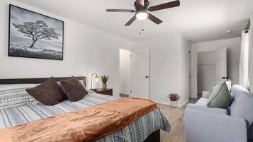 4 slaapkamers, een strijkplank/strijkijzer, reisbedje, wifi