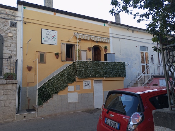 Πρόσοψη καταλύματος