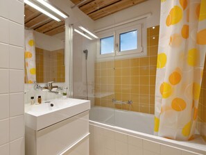 Bathroom - Beautiful apartment for 4 people with WIFI, pool, TV and balcony (Davos)