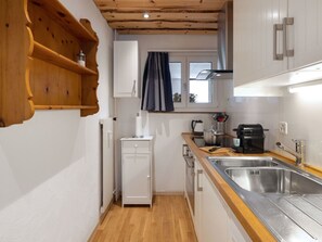 Oven, dishwasher, highchair