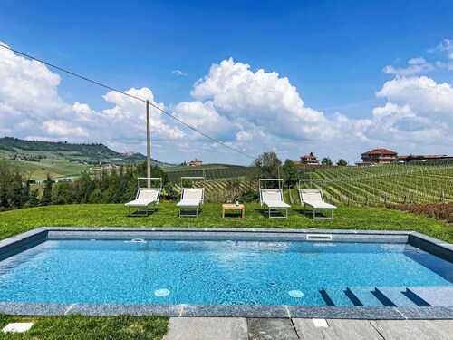 Stunning private villa for 10 guests with A/C, private pool, WIFI, terrace and panoramic view