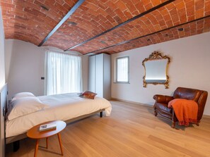 4 室のベッドルーム、旅行用ベビーベッド、WiFi (無料)