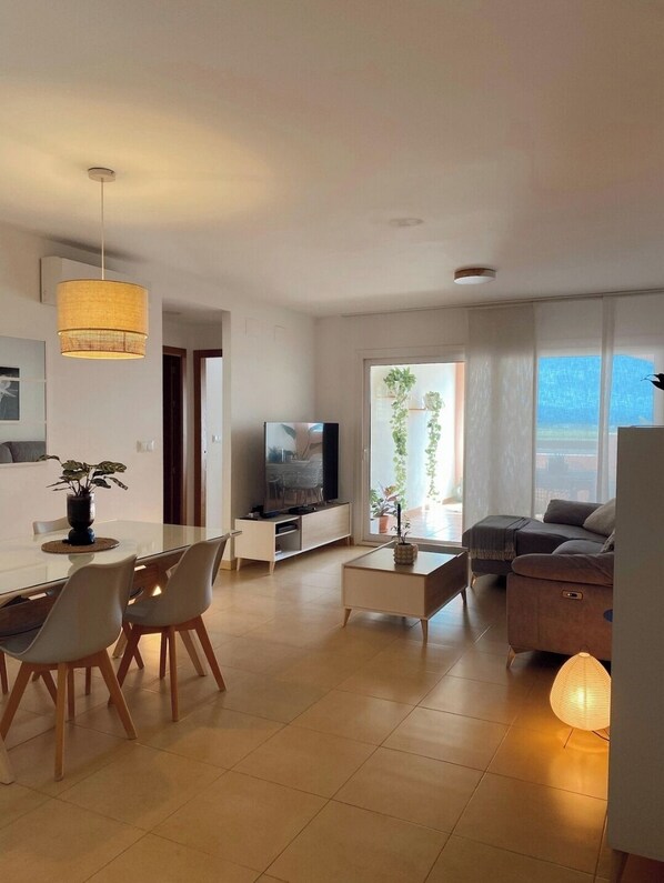 Smart TV, video games