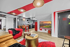 Televisión, videojuegos y oficina 