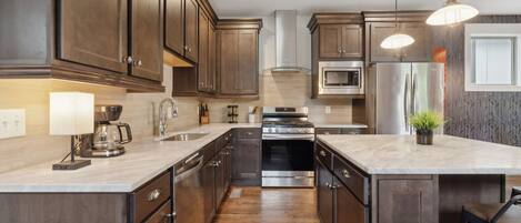 Frigorífic, microones, forn i placa de cuina