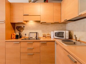 微波炉、洗碗机、烤面包机、高脚椅