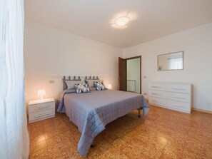 2 Schlafzimmer, Reisekinderbett, kostenloses WLAN