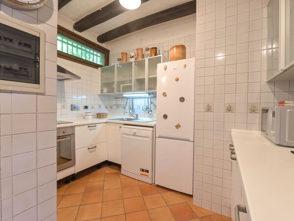 Oven, dishwasher