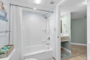 Shower, towels, shampoo - HS Unit 1125 - Ocean View! (Myrtle Beach)