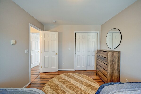 3 bedrooms, desk, iron/ironing board, travel cot