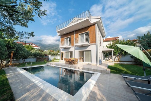 Ölüdeniz Plajına Yakın 3 Yatak Odalı Villa