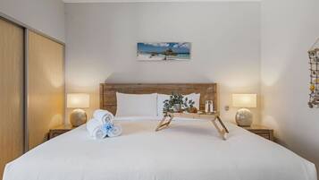 2 chambres, coffres-forts dans les chambres, bureau