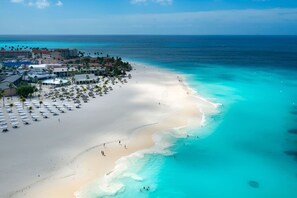 Beach nearby, sun-loungers, beach towels - 2 BR Apt|Private Pool|BBQ|3 Min To Arashi Beach (Noord)