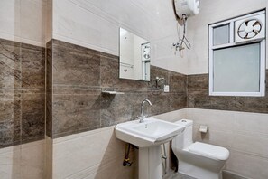 House | Bathroom - Townhouse Sector 53 Golf Course Road (Gurugram)