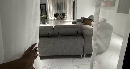 Teranga Urbain : grand appartement d’1 chambre et salon climatisé à Sacré Coeur