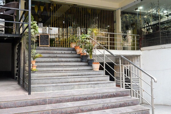 Reception - Super Townhouse Madhapur 100 Feet Road (Hyderabad)