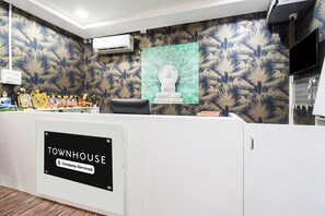 Reception - Super Townhouse Madhapur 100 Feet Road (Hyderabad)